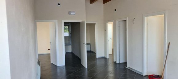 Коммерческая недвижимость 250м² в Куистелло, Италия № 378502 5