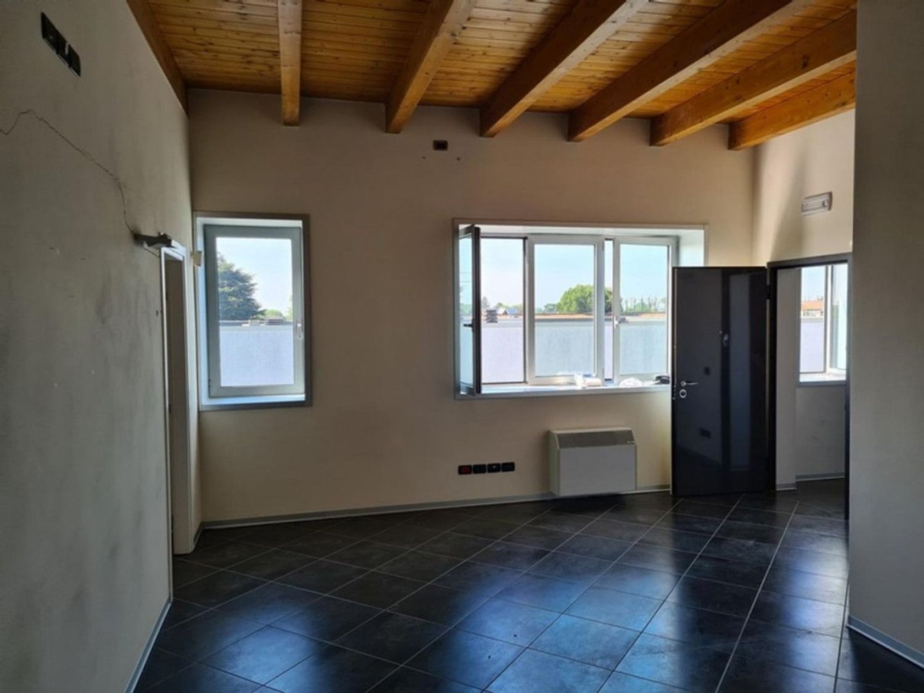 Коммерческая недвижимость 250м² в Куистелло, Италия № 378502