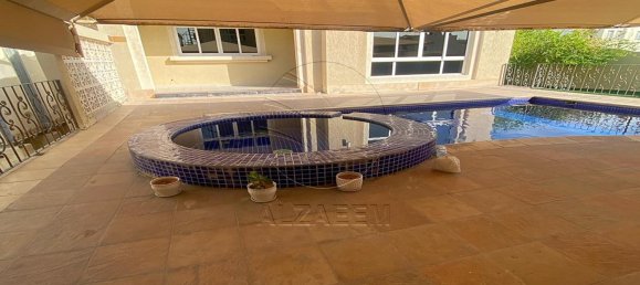 Villa de 4 dormitorios en Abu Dhabi, UAE No. 29225 6