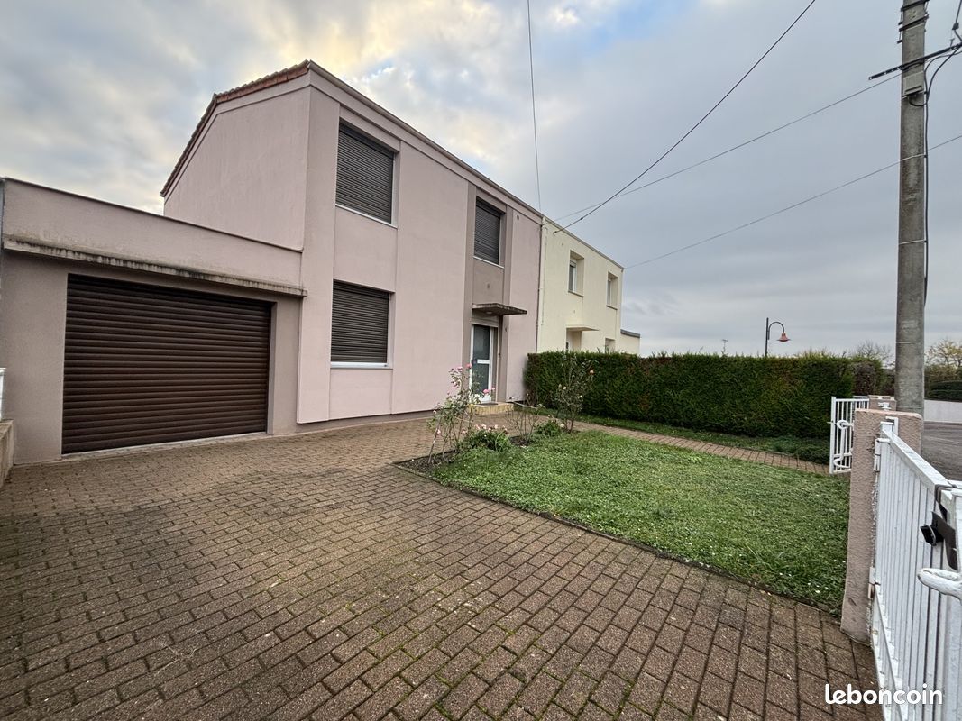 3 chambres Maison de ville à Bouzonville, France No. 160144