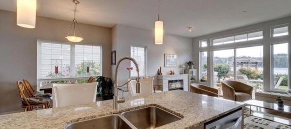 3 bedrooms House in British Columbia, Canada No. 1340 10