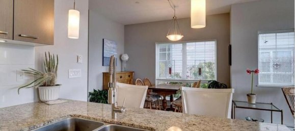 3 bedrooms House in British Columbia, Canada No. 1340 9