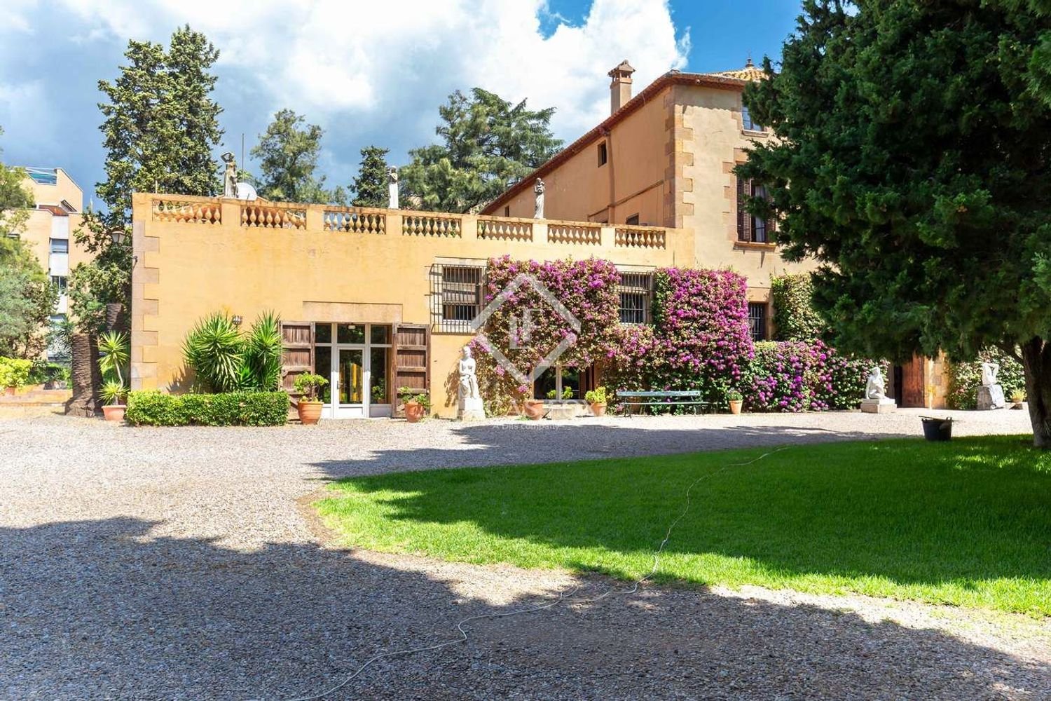 5 Schlafzimmer Haus in Esplugues de Llobregat, Spain, Nr. 268525