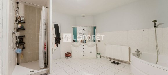 4 bedrooms House in Cantin, France No. 44422 7