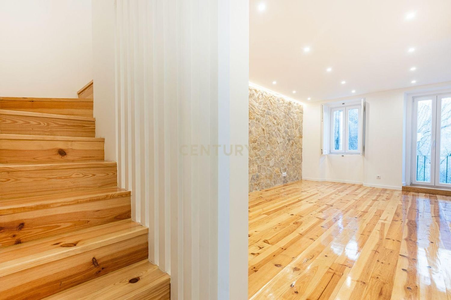 3 bedrooms Duplex in Lisbon, Portugal No. 289931