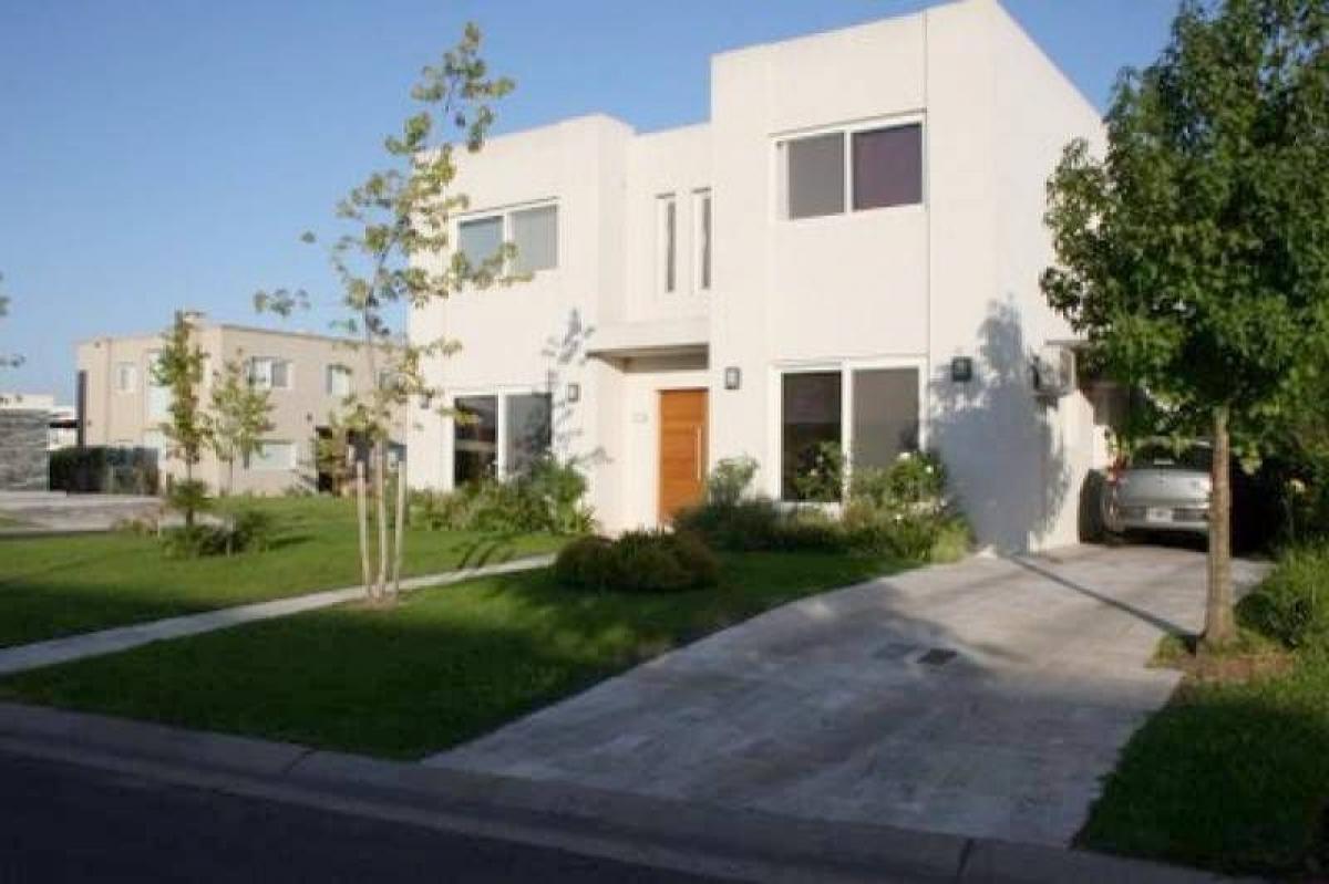 4 bedrooms House in Tigre, Argentina No. 15544