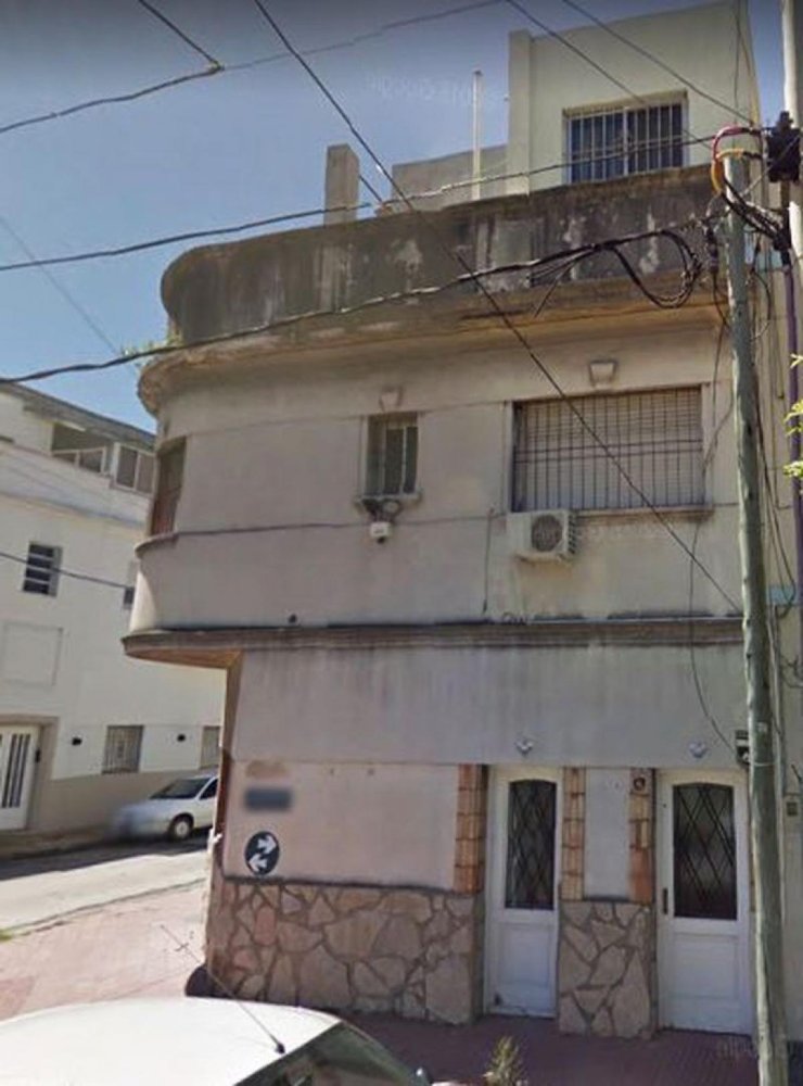 Casa de 3 dormitorios en Avellaneda, Argentina No. 63396