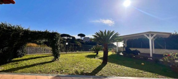 4 rooms Apartment in Pozzuoli, Italy No. 27036 2