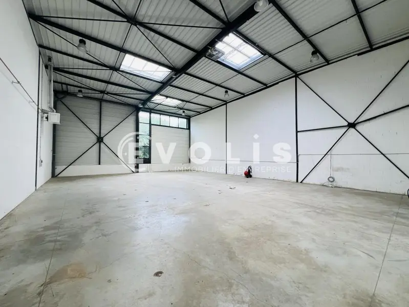 Oficina en Montevrain, France 580 m² No. 288914