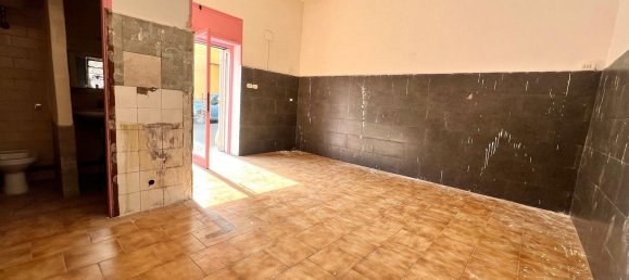 1 bedroom Apartment in Naples, Italy No. 327451 4