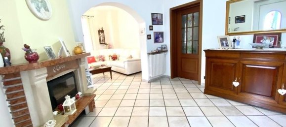 7 rooms House in Massa, Italy No. 215093 20
