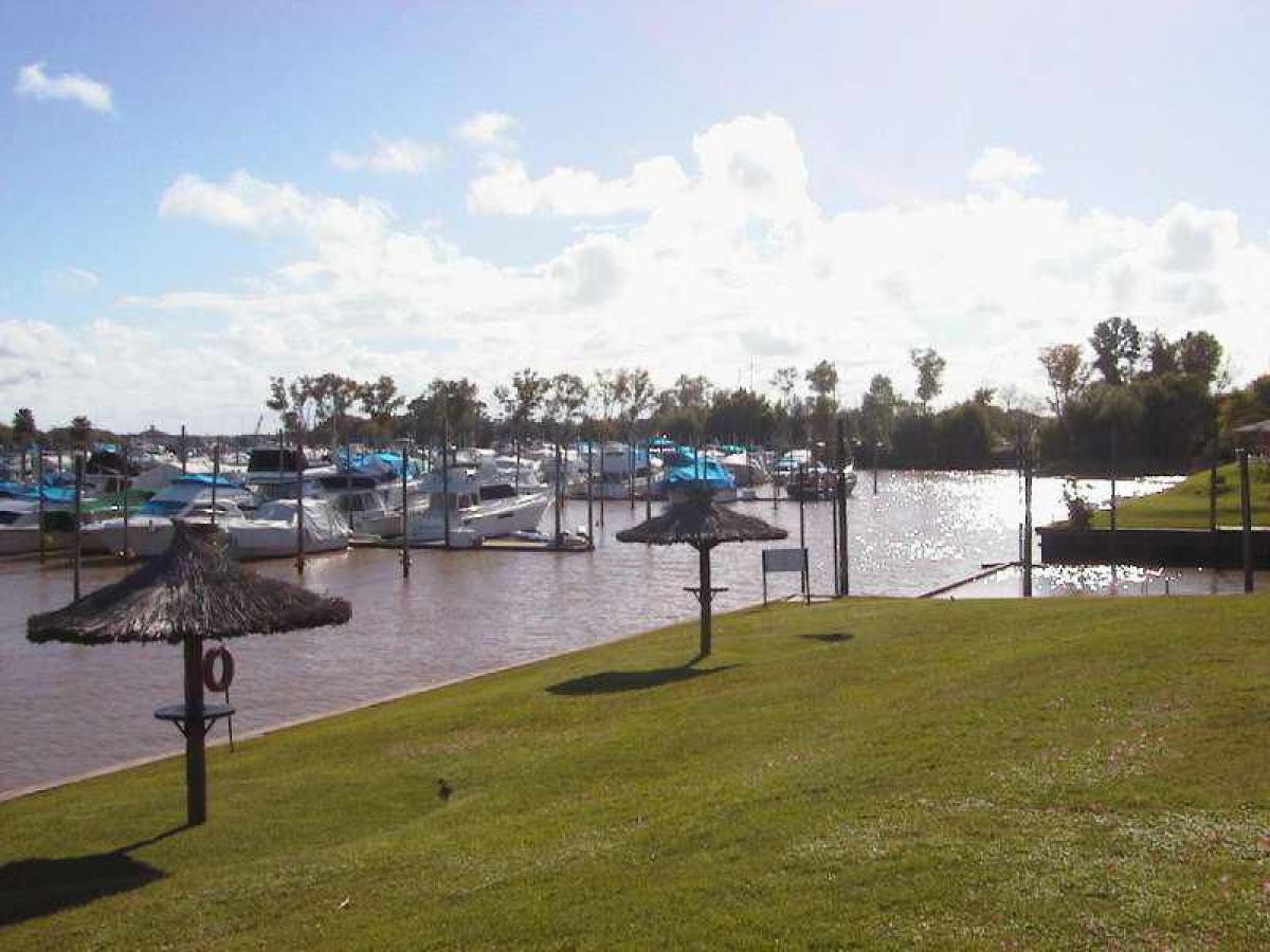 Terreno en San Fernando, Argentina No. 42265