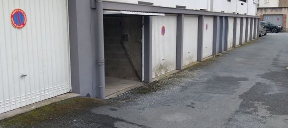 Garage à Laval, France No. 317714 3