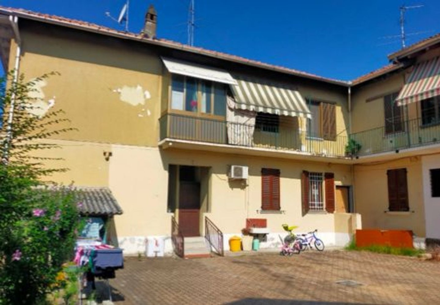 4 rooms Apartment in Vigevano, Italy No. 185120