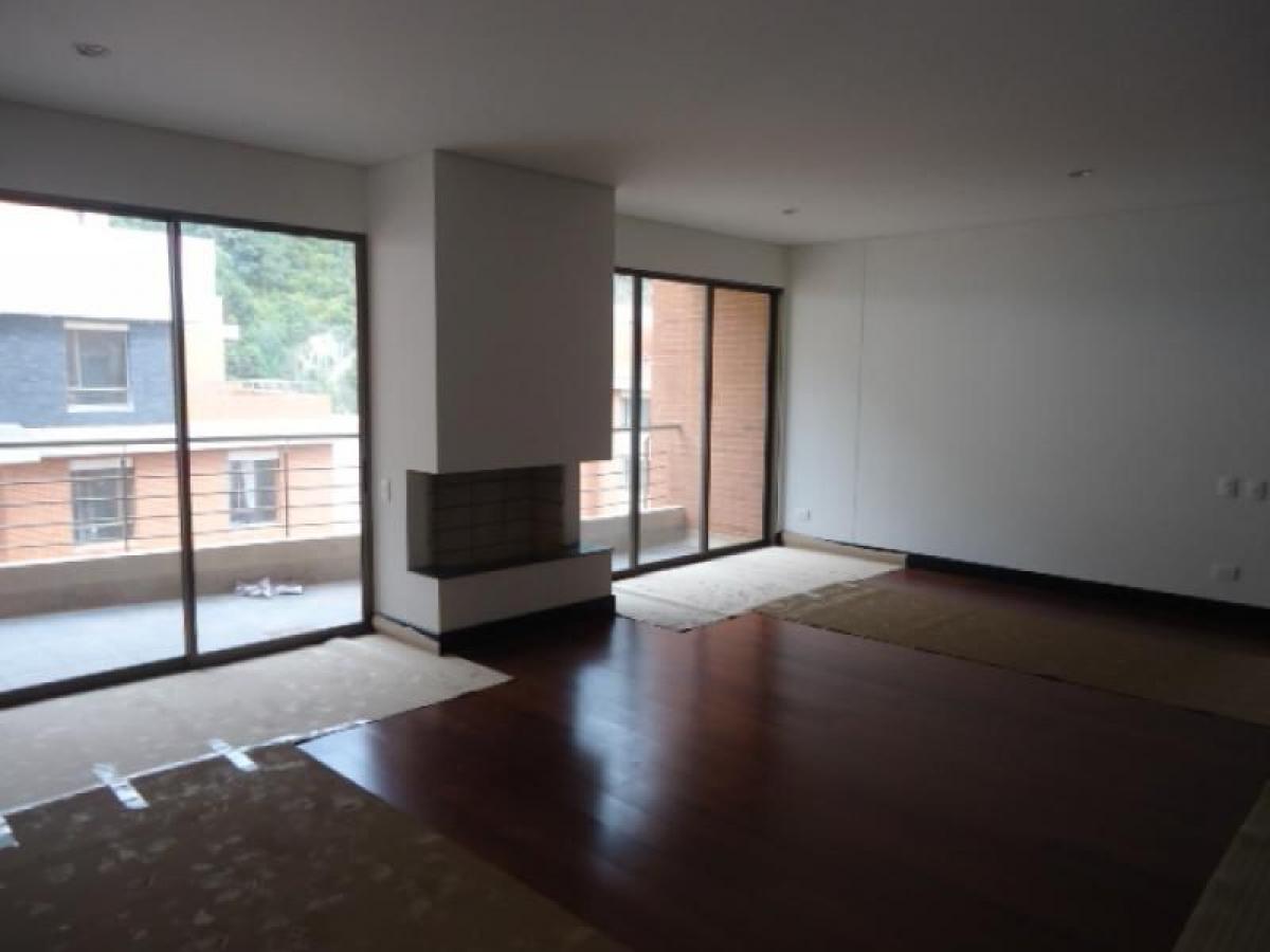 Casa de 3 dormitorios en Bogotá, Colombia No. 12424