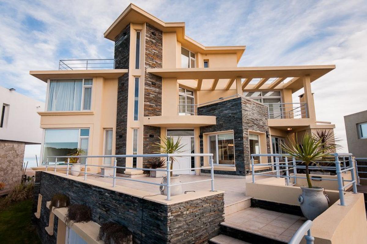 5 bedrooms House in Mar del Plata, Argentina No. 92453