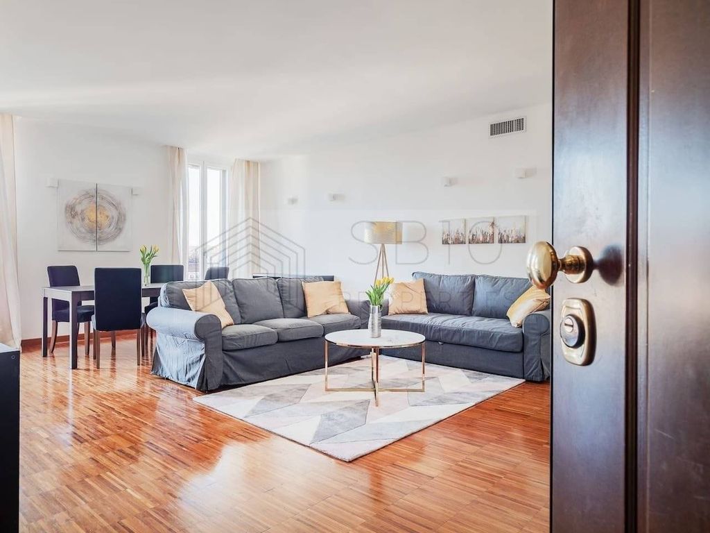 2 bedrooms Apartment in Milan, Italy No. 332171