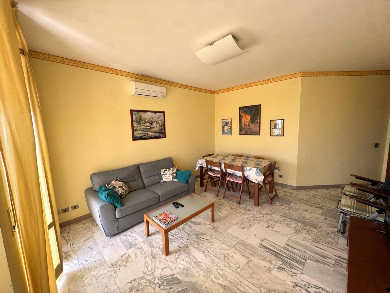 Apartamento de 6 habitaciónes en Porto San Giorgio, Italy No. 4753