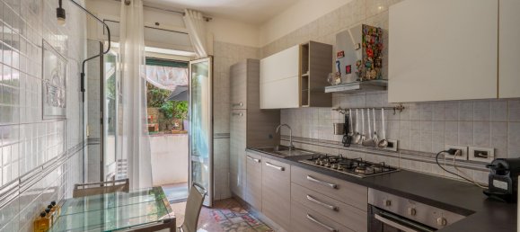 2 bedrooms Apartment in Genoa, Italy No. 328164 5