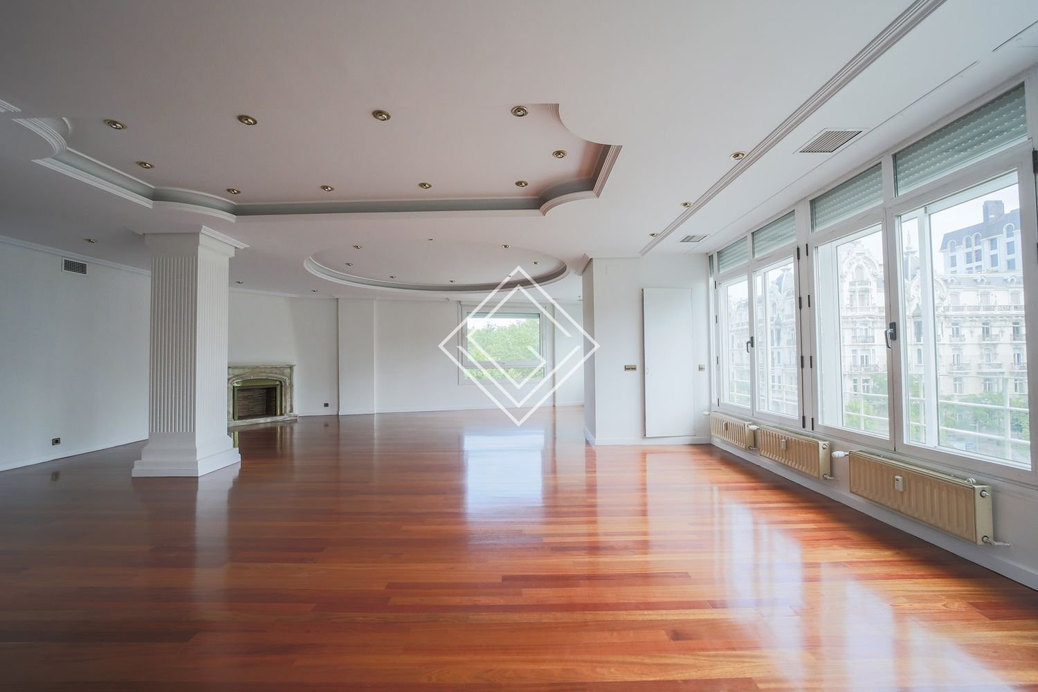 4 bedrooms Apartment in Madrid, Spain No. 152846