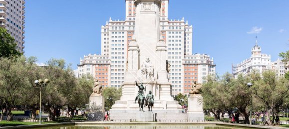 4 bedrooms Apartment in Madrid, Spain No. 152846 4