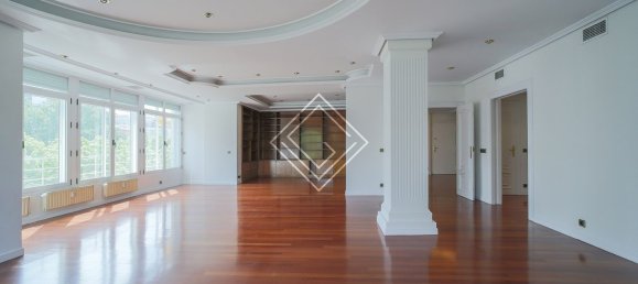 4 bedrooms Apartment in Madrid, Spain No. 152846 2