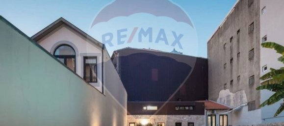 9 bedrooms Building in Porto, Portugal No. 136460 3