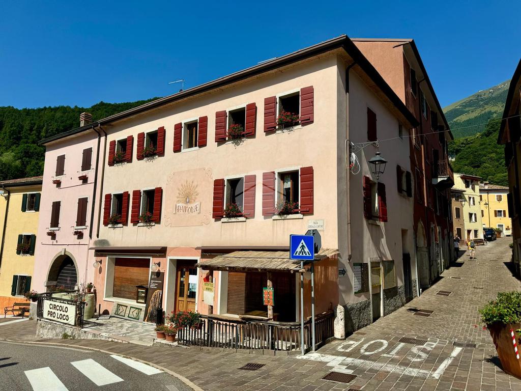 7 bedrooms House in Ferrara di Monte Baldo, Italy No. 377668