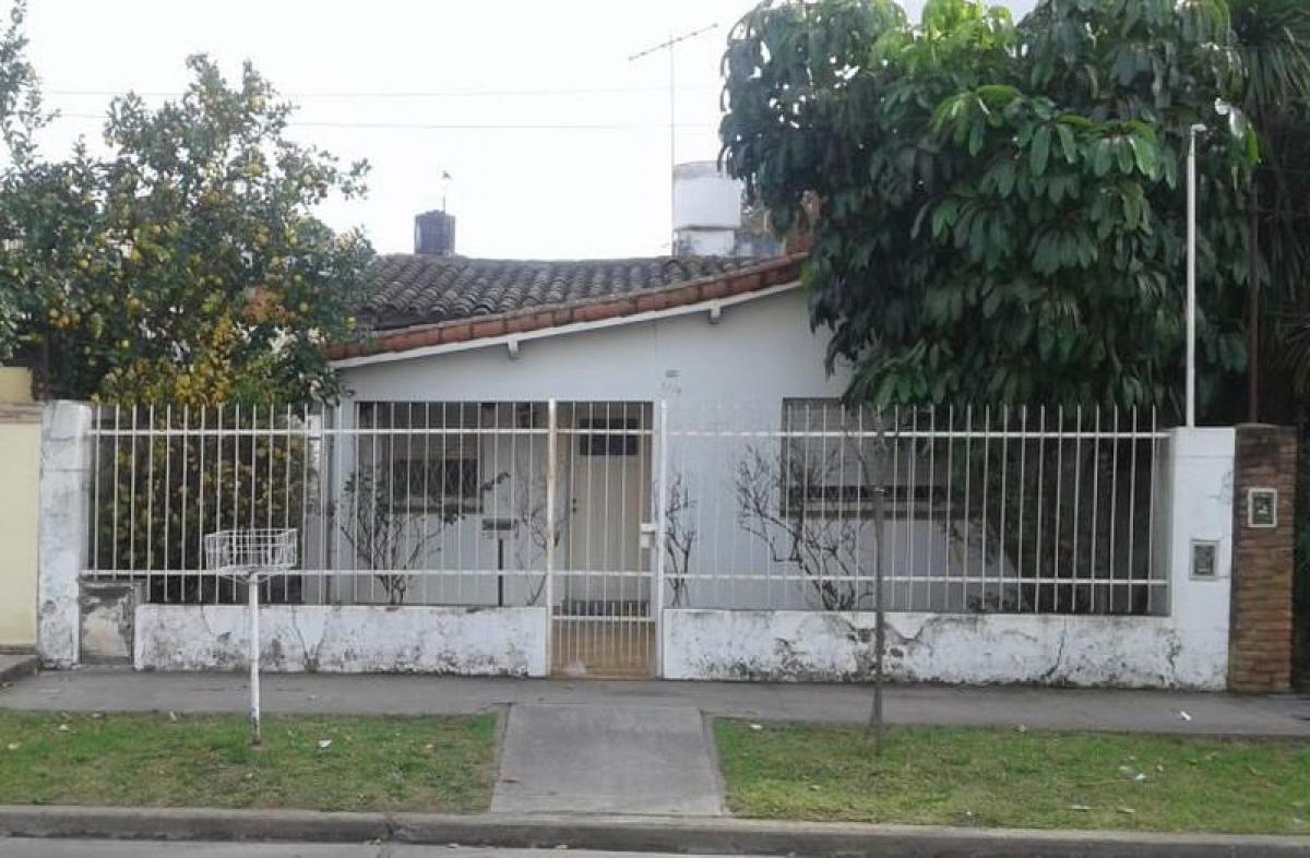2 bedrooms House in Tres de Febrero, Argentina No. 89606
