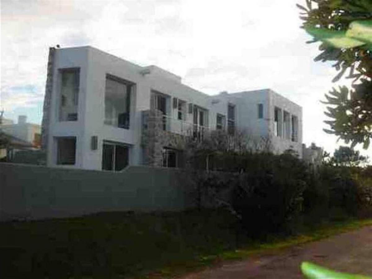3 bedrooms House in Maldonado, Uruguay No. 12361