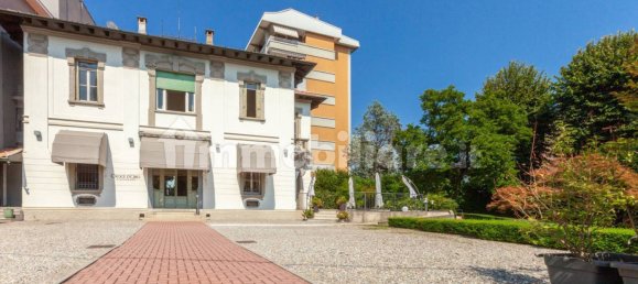 Villa de 4 dormitorios en Gerenzano, Italy No. 354266 2