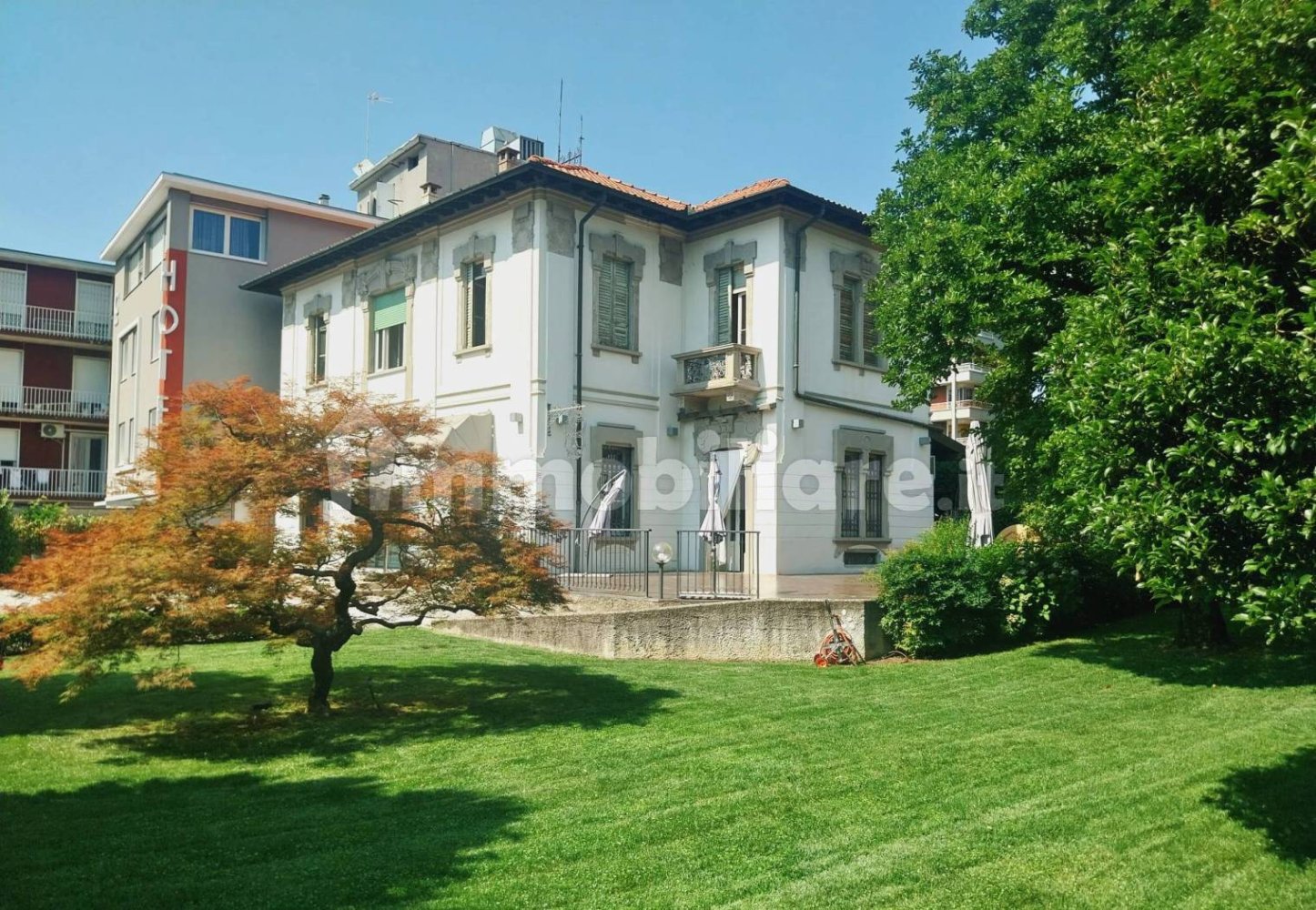 Villa de 4 dormitorios en Gerenzano, Italy No. 354266
