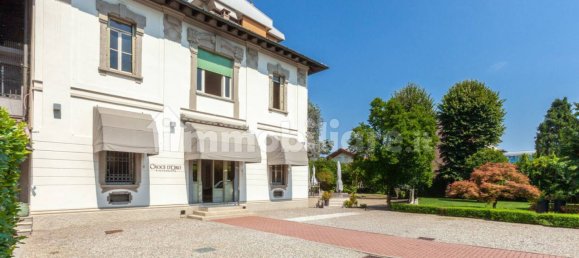 Villa de 4 dormitorios en Gerenzano, Italy No. 354266 8