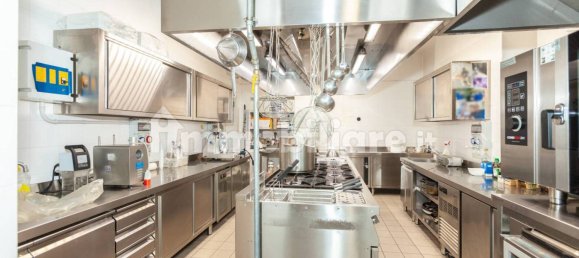 Villa de 4 dormitorios en Gerenzano, Italy No. 354266 46