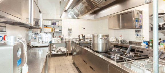 Villa de 4 dormitorios en Gerenzano, Italy No. 354266 47