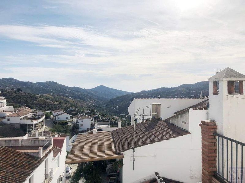3 bedrooms Townhouse in Canillas De Albaida, Spain No. 228419