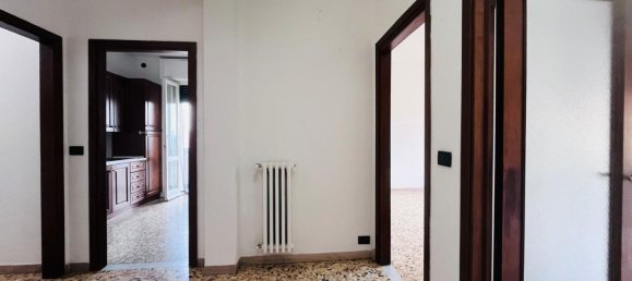 4 rooms Apartment in Livorno, Italy No. 111580 14
