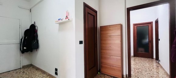 4 rooms Apartment in Livorno, Italy No. 111580 3