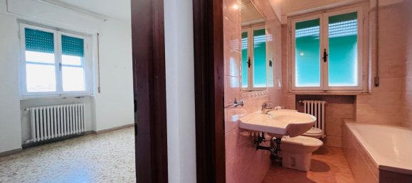 4 rooms Apartment in Livorno, Italy No. 111580 31