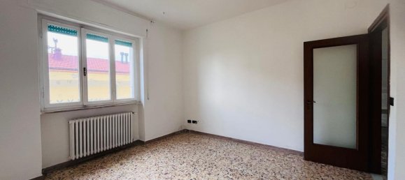 4 rooms Apartment in Livorno, Italy No. 111580 23