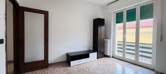 4 rooms Apartment in Livorno, Italy No. 111580 12