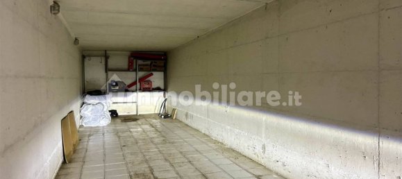  مرآب في Piacenza, Italy 33متر مربع رقم 210760 11
