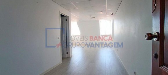44m² Office in Lisbon, Portugal No. 94104 6
