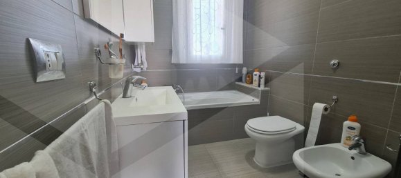 4-Zimmer Gewerbliche Immobilie in Aversa, Italy, Nr. 26904 29