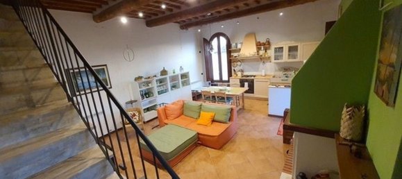 5 rooms House in Monteroni d'Arbia, Italy No. 179020 4