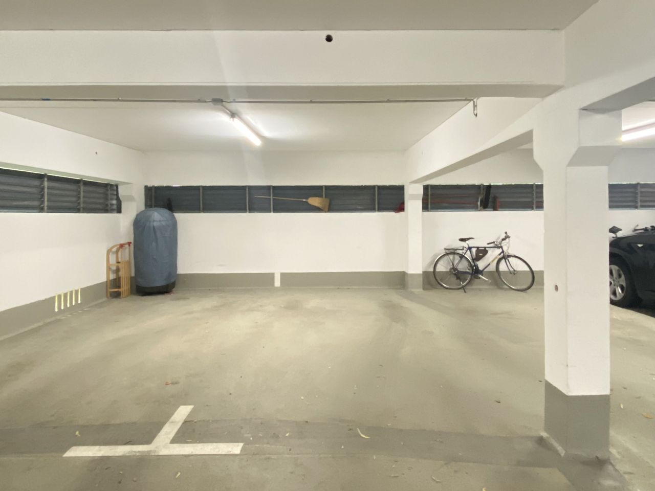  Parking in Munich, Germany No. 329119