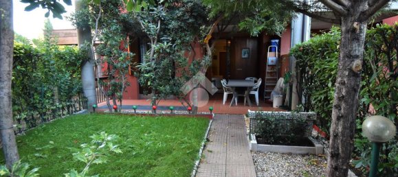 2-salle Appartement à Desenzano del Garda, Italy No. 371451 14