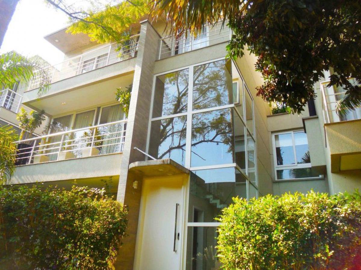 Casa de 4 dormitorios en Sao Paulo, Brazil No. 467304