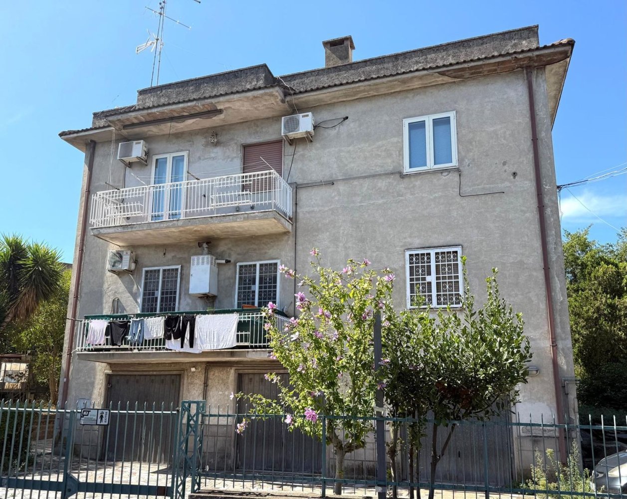 2 bedrooms Apartment in Rome, Italy No. 321089