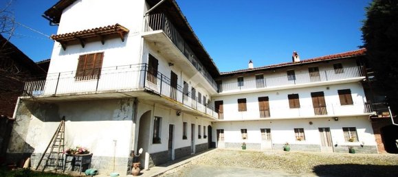 14 rooms House in Castellamonte, Italy No. 18105 2